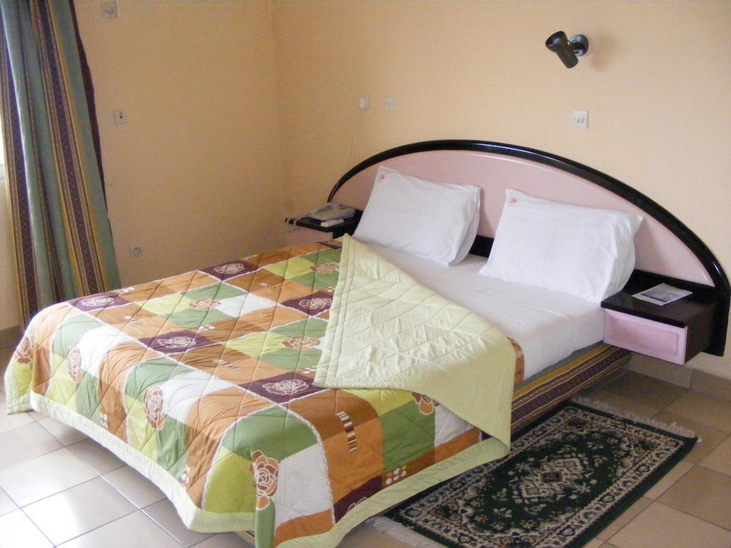 Hotel Beausejour Mirabel Bonabéri Zimmer foto